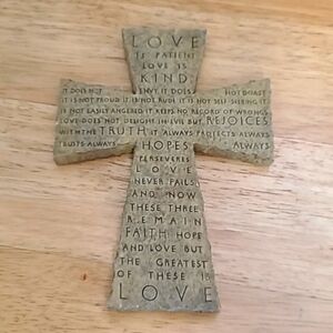 Cross with Quote 1 Cor 13:4-7